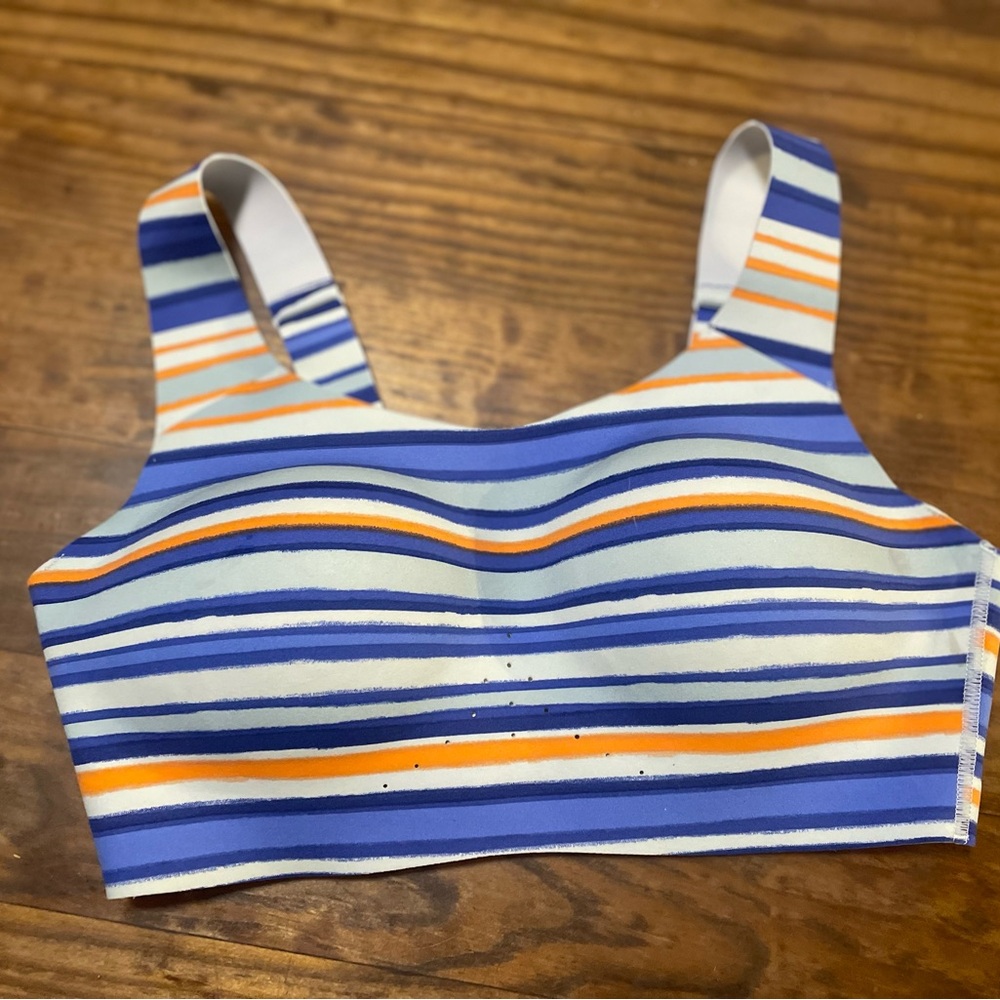 Brooks Striped Sports Bra, Women’s 30 C/D 
Run happy! Athletic comfort stylish